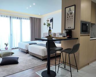 CC Lux Suites - Piraeus - Living room