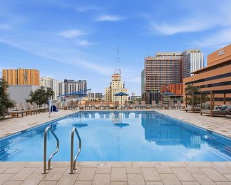 Placemakr Phoenix Downtown, Apartments by Hilton - Phoenix - Pool