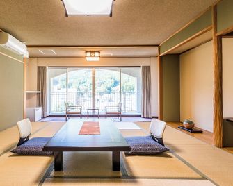 Ooedo Onsen Monogatari Premium Kinugawa Kanko Hotel - ניקו - חדר אוכל