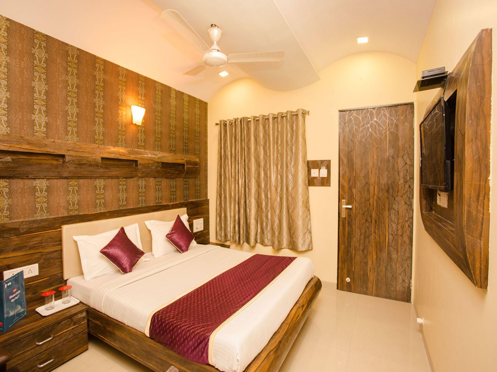 OYO 8759 Hotel Adore Palace