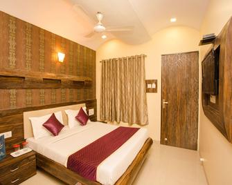 OYO 8759 Hotel Adore Palace - Mumbai - Bedroom