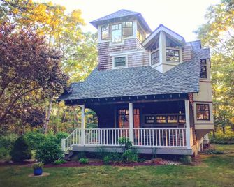 Architectural Award Winning Retreat on 5+ Private Acres Close to Beach - Charlestown - Edificio