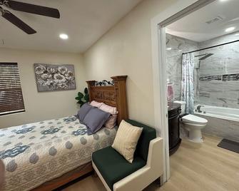 Charming 2-bedroom house Sleep 6 with WiFi in Ely - Ely - Спальня