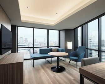 คอร์ทยาร์ด บาย แมริออท โอซาก้า ฮอนมาชิ - โอซาก้า - ห้องนั่งเล่น