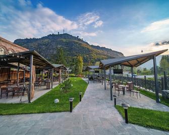 Vallex Garden Hotel Alaverdi - Alaverdi - Patio