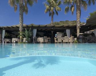 Boutique Hotel Su Sergenti - Villasimius - Pool