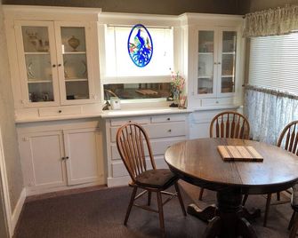 Main Street Cottage with park across the street. Walk to downtown area. - Lebanon - Comedor