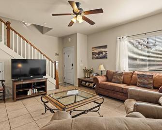 Bell Rock Vista - Hot Tub, Spacious Townhouse with Great Location and Views - Village of Oak Creek