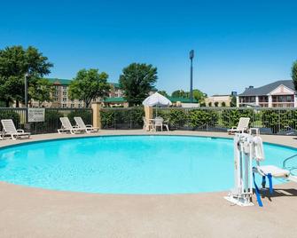 克拉克斯維爾希爾頓恒庭酒店 - 克拉克斯維爾 - 克拉克斯維爾（田納西州） - 游泳池