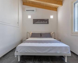 Guesthost - Le Agavi Apartments - Ferrara - Bedroom