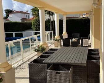Villa Rosie - Luxury 4 Bedroom Villa With Private Pool In Praia Del Rey - Amoreira - Balcony