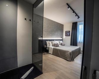 Corso 84 Luxury Suites - 佩斯卡拉 - 臥室