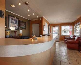 Campus Inn & Suites Eugene Downtown - Eugene - Front desk