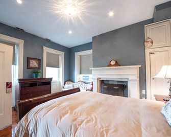 Restored Colonial Farmhouse Near Seven Springs -- Perfect For Family Gatherings - Somerset - Ložnice