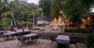 Dwangsa Hotel Solo - Surakarta City - Patio