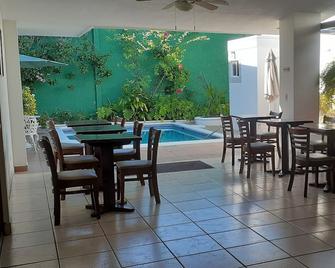 阿爾門德羅酒店 - 馬拿瓜 - 馬拿瓜 - 游泳池