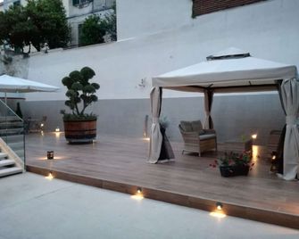 بونو بي بي - نابليس - شرفة مرصوفة