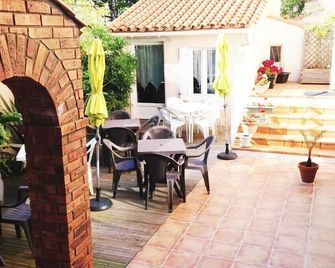 Hotel & Cantine De La Plage - Les Sables-d'Olonne - Binnenhof