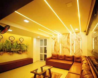 Spezio Luxurious Apartments - Perintalmanna - Lounge