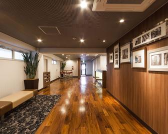 هوتل ميستايز شينسايباشي - أوساكا - ردهة