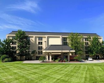 Pittsburgh Airport Inn and Suites - Moon - Κτίριο