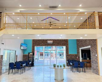 Alien Residence Inn - Pecos - Lobby