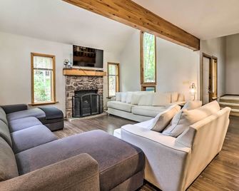 Hot Tub + Game Room: Peaceful Poconos Home! - Lake Harmony - Living room
