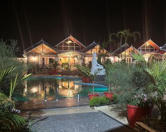 Ykc Farms & Villas - Bagdogra - Pool