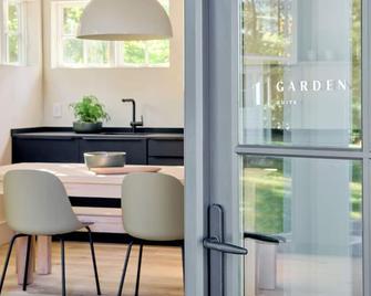 9 Academy - Salisbury - Comedor