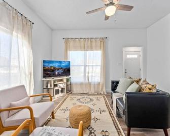 The Cozy Corner - A 2br Retreat - Sioux Falls