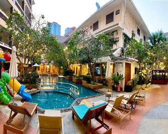 Aiyaree Place Hotel Sha Plus - Pattaya - Building