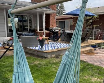 Rare Find! 4br, 2ba Home W/Deck/Grill/Fireplaces. Pet Friendly W/ Fenced In By - Sidney - Terasa