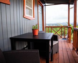 New Cottage with beautiful views and quiet surroundings - Saint John's - Balkon