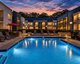 Courtyard by Marriott Atlanta Windy Hill/Ballpark - Atlanta - Pool