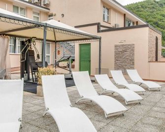 Family Escape With Pools and Sauna - Foligno - Patio