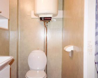 Beautiful Home in Aelmhult With Wifi - Älmhult - Bathroom