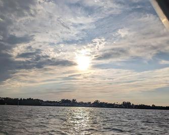 Beautiful lake front home - Louisa - Vista del exterior