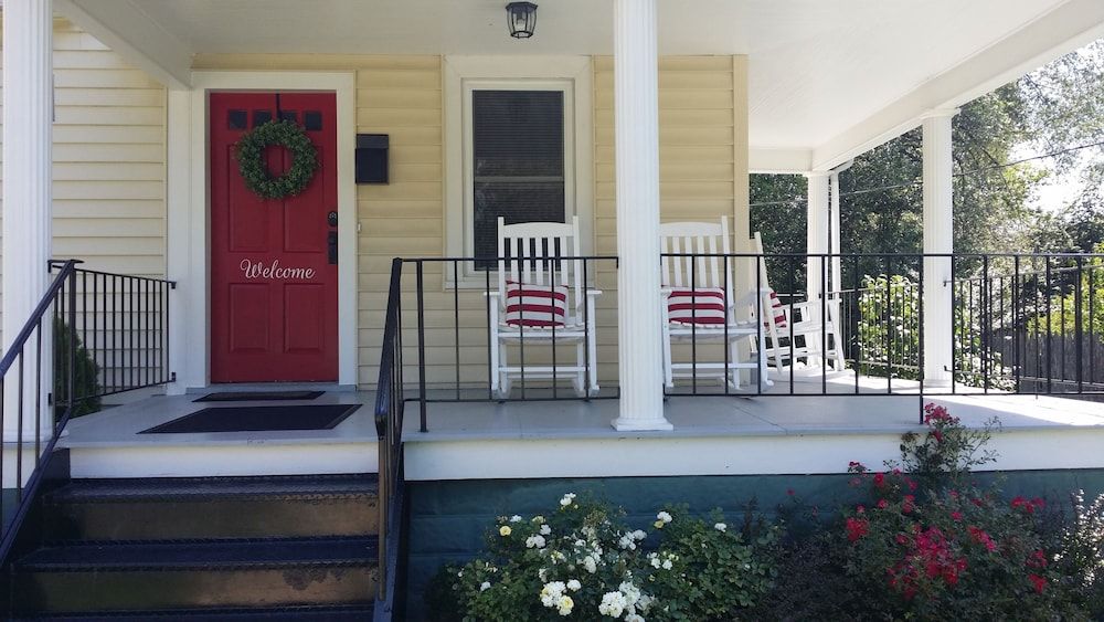 Other view of City Charmer near Historic OldTown Winchester.