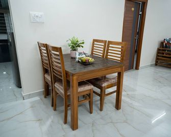 Yellow Bells Serviced Apartments Hitech City - Hyderabad - Dining room