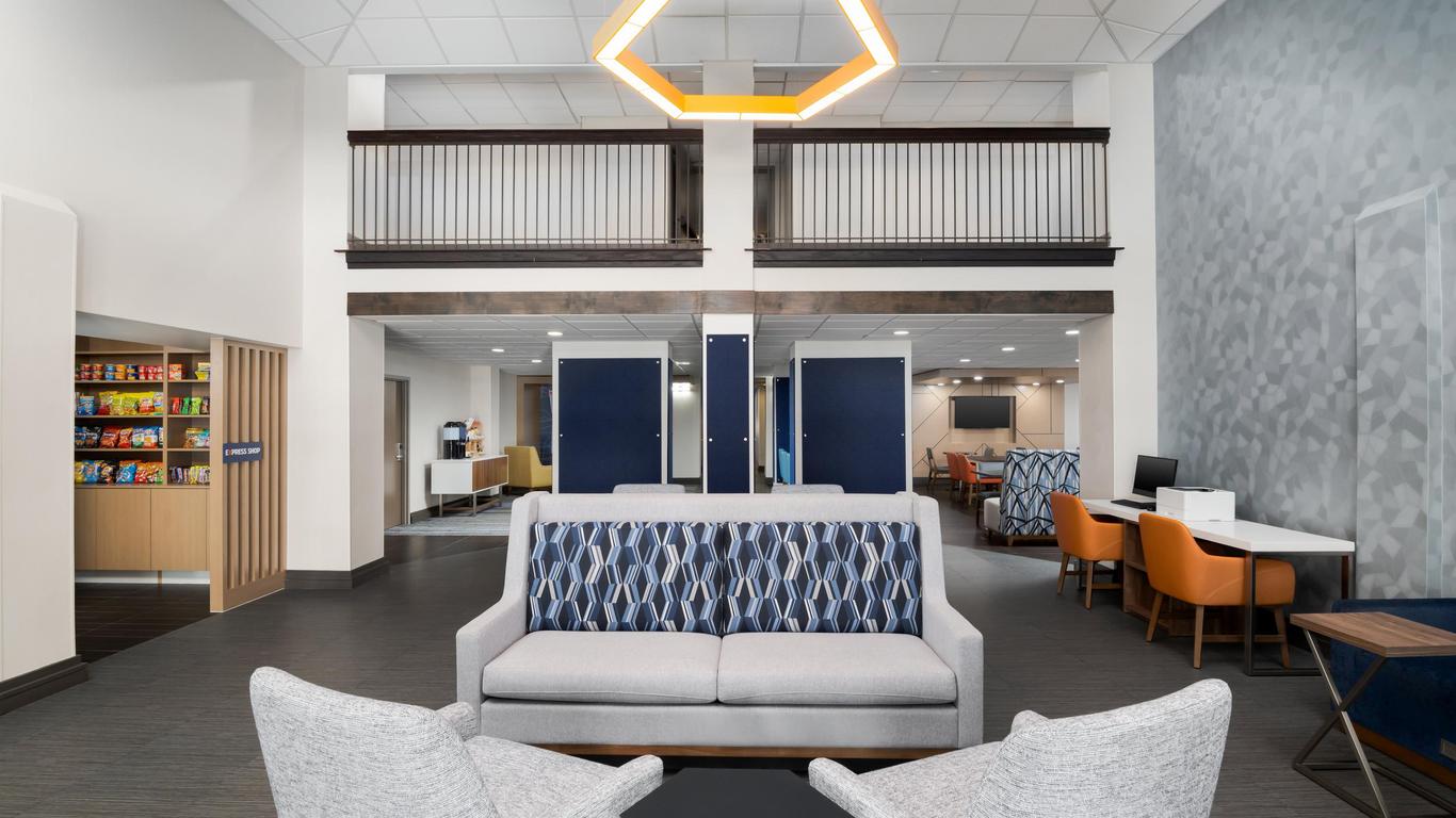 Holiday Inn Express & Suites Bentonville By IHG