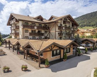 Golf Hotel - פולגאריה - בניין