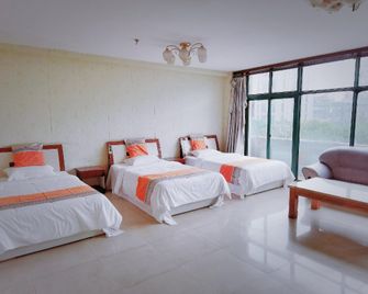 qingdao Yijia Business Hotel - Qingdao - Bedroom