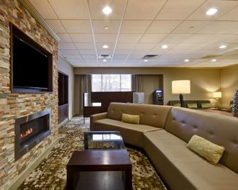 Holiday Inn Cincinnati-Riverfront By IHG - Covington - Sala de estar