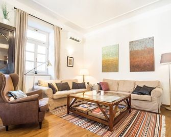 Stylish Penthouse With Large Terrace - Most na Soči - Sala de estar