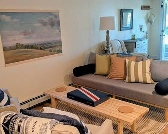 New Silver Beach Waterfront Cottage - North Falmouth - Sala de estar