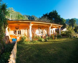 Town House Magnific views and awesome garden - Santa Cruz La Laguna - Bygning