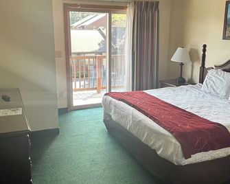 Mohican Resort Motel - Townhome, 2 Bedrooms - Lake George
