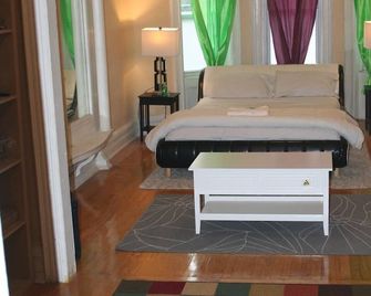 Bright Sunny Spacious 2 BR Corporate Apt in wonderful Brooklyn with WiFi, AC - Brooklyn
