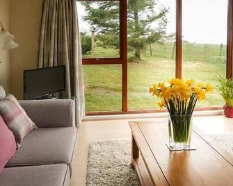 Pine Lodge, Family Friendly, With A Garden In Culbokie - Dingwall
