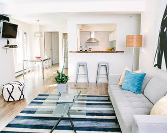 Super Central, Spacious Lux 2br, 2 Bath - ונקובר - סלון